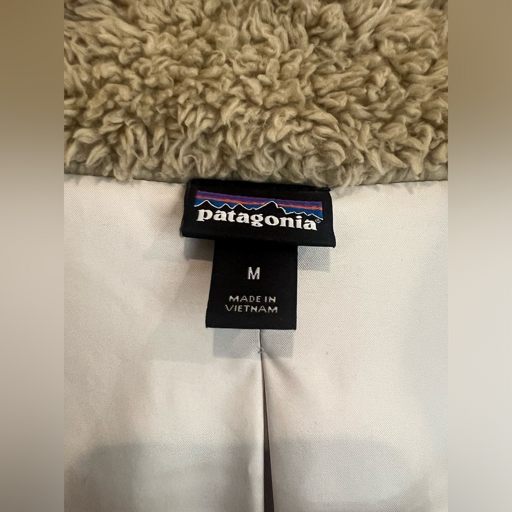 Patagonia Tan/Beige Teddy Sherpa Lined Jacket Size Medium - Picture 6 of 6